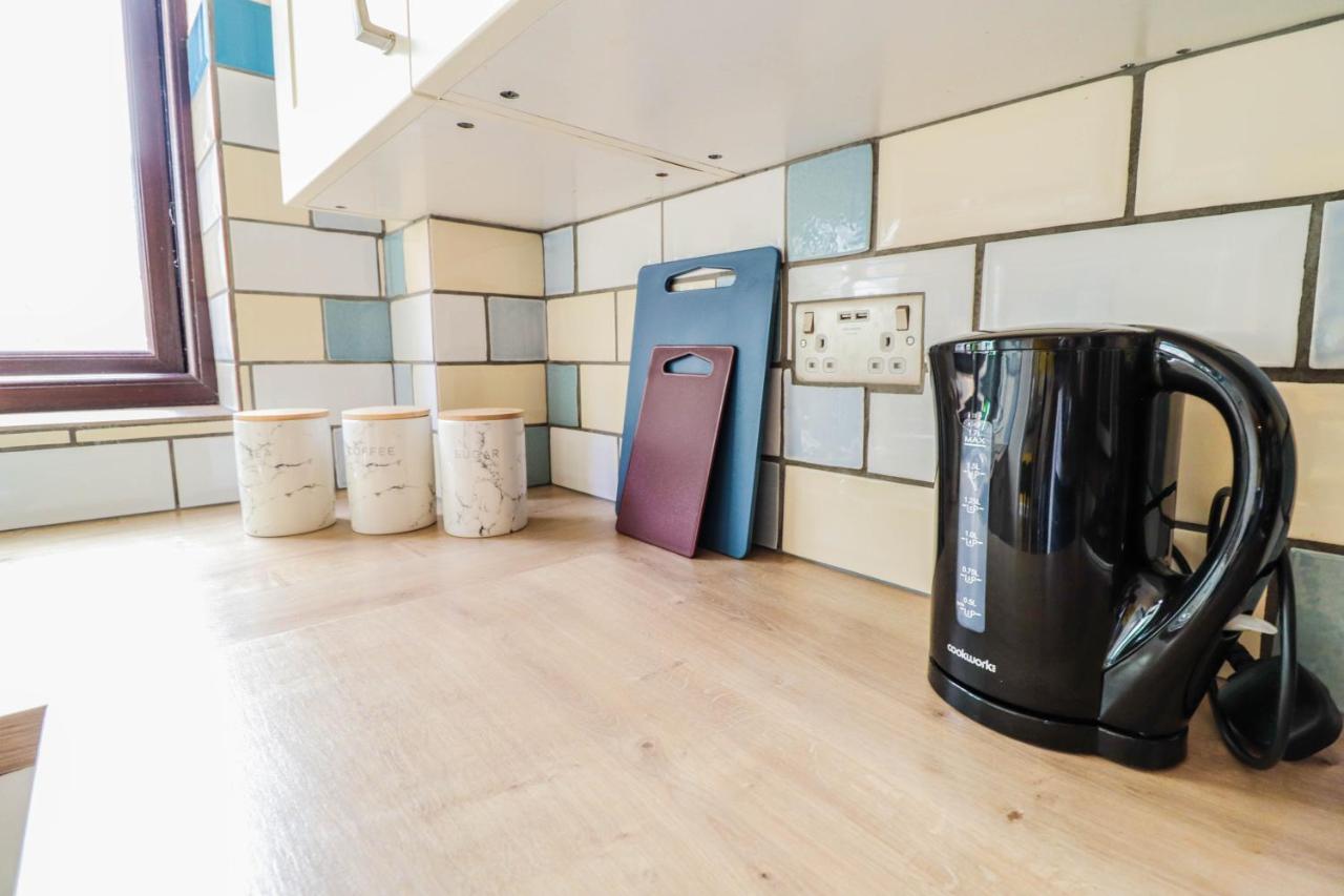 Spacious 1 Bed Flat-Free Parking Hillingdon Bagian luar foto