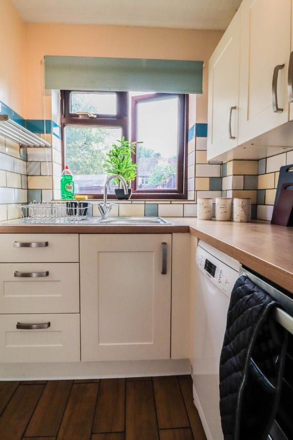 Spacious 1 Bed Flat-Free Parking Hillingdon Bagian luar foto