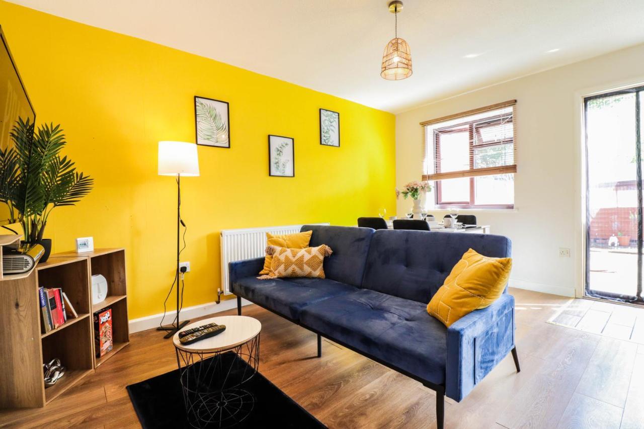 Spacious 1 Bed Flat-Free Parking Hillingdon Bagian luar foto