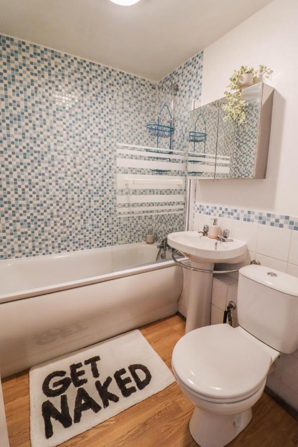 Spacious 1 Bed Flat-Free Parking Hillingdon Bagian luar foto