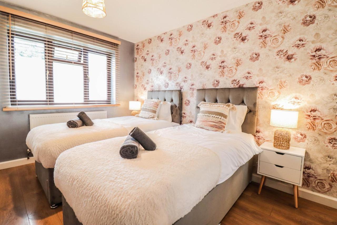 Spacious 1 Bed Flat-Free Parking Hillingdon Bagian luar foto