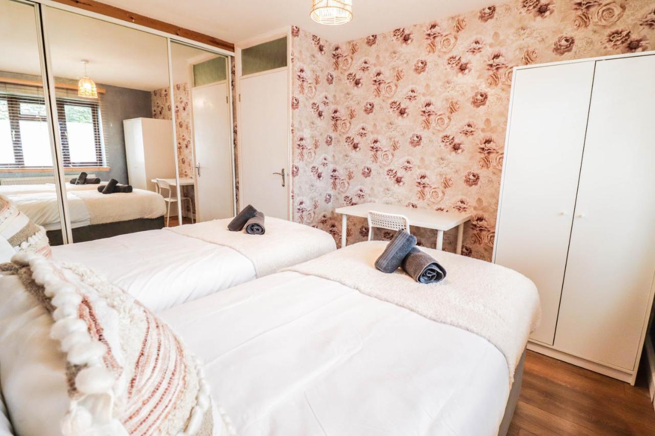 Spacious 1 Bed Flat-Free Parking Hillingdon Bagian luar foto