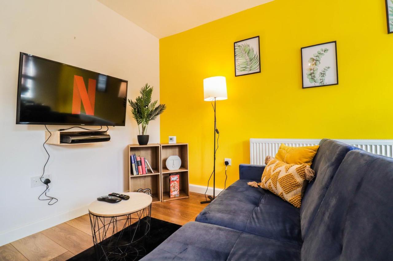 Spacious 1 Bed Flat-Free Parking Hillingdon Bagian luar foto