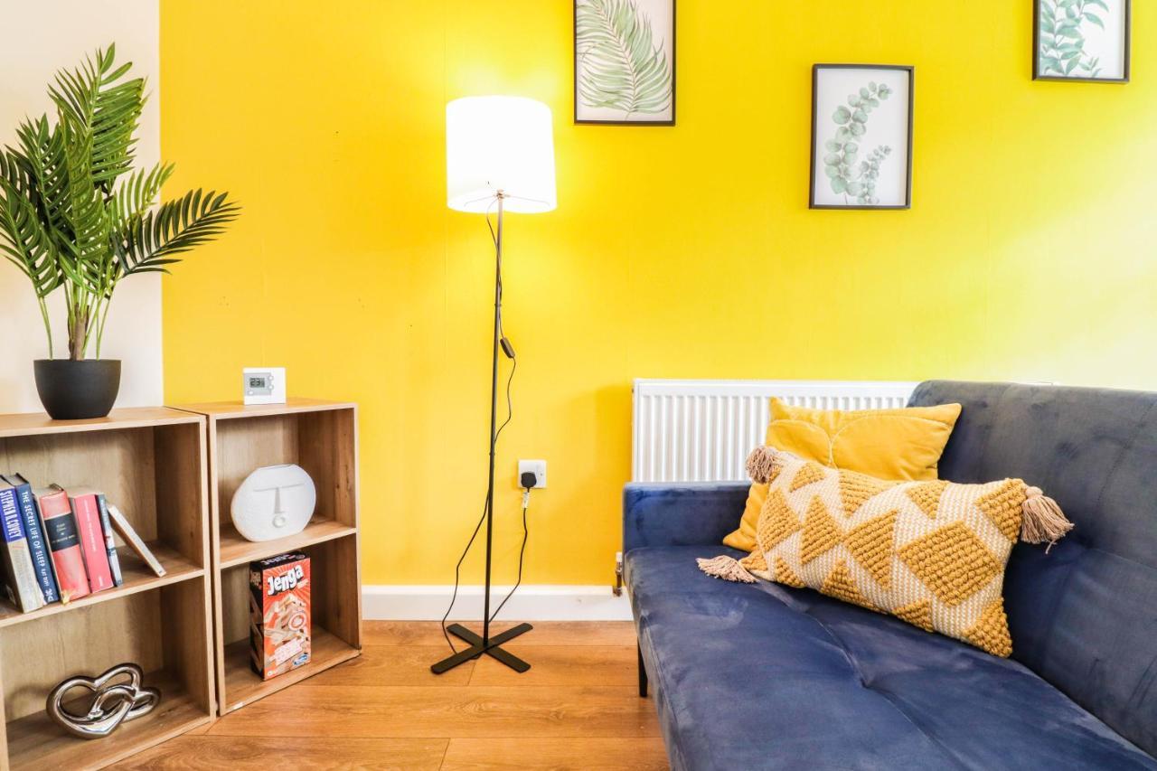 Spacious 1 Bed Flat-Free Parking Hillingdon Bagian luar foto